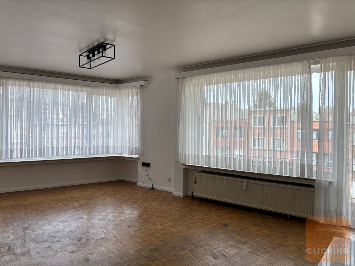 Lichtrijk 2 slaapkamer appartement met terras foto 7