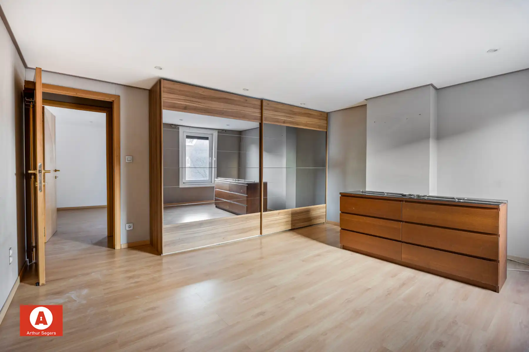 Instapklare gezinswoning pal bij centrum Buggenhout. foto 20