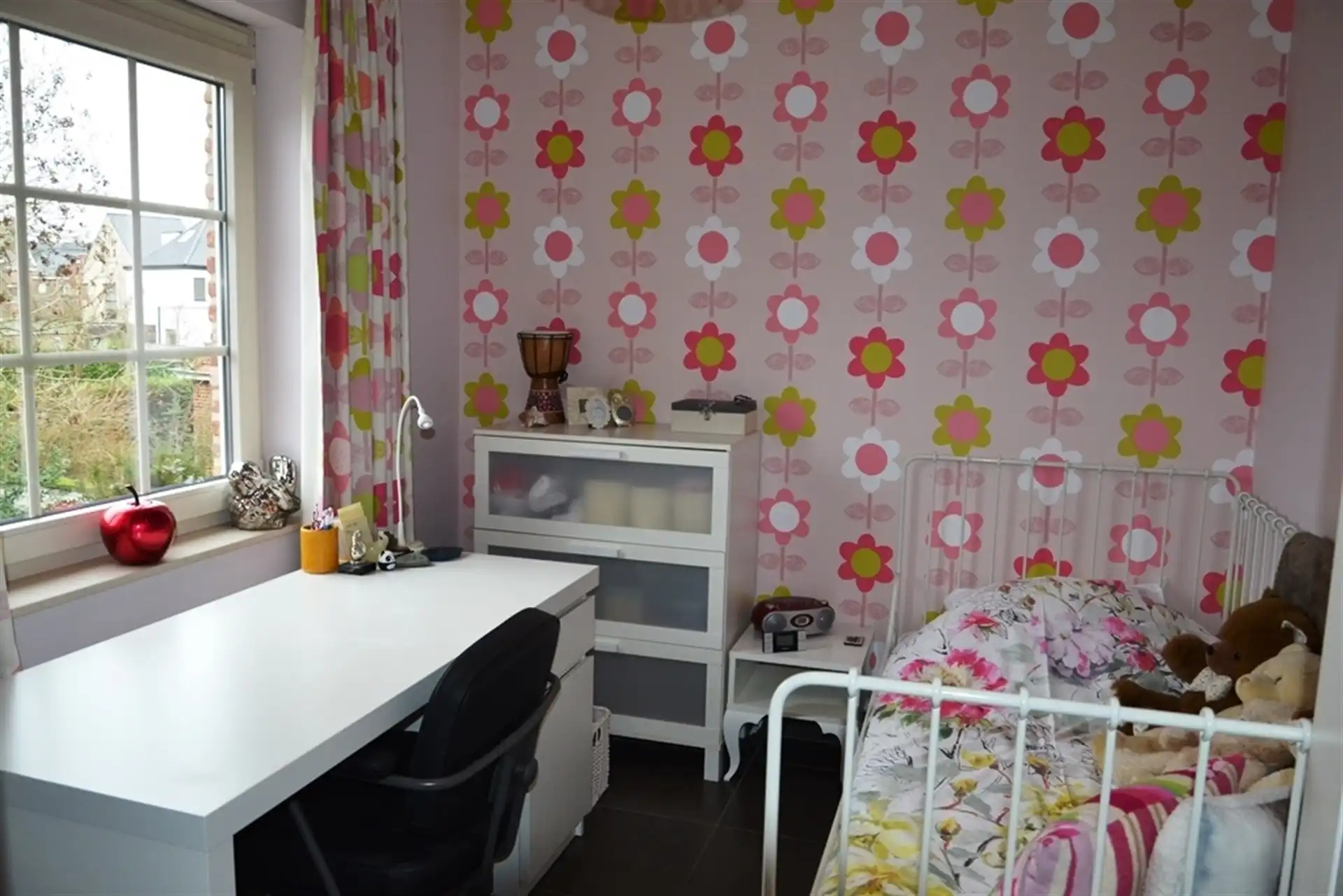 Mooi gelegen lichtrijke woning met terras en voortuintje. foto 12