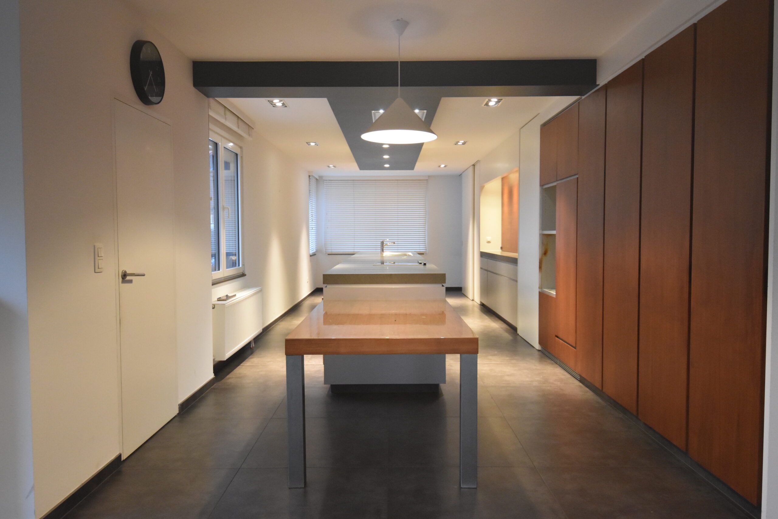 Volledig gerenoveerde woning met tuin en carport foto 5