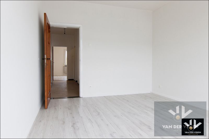 INSTAPKLAAR 2-SLPKAPP OP WANDELAFSTAND VAN HET CENTRUM foto 10