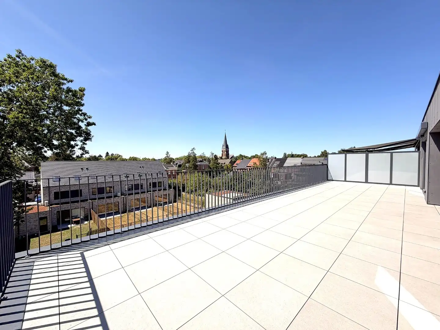 Mooie penthouse met 2 slaapkamers en fenomenaal terras op een gegeerde ligging! foto 10