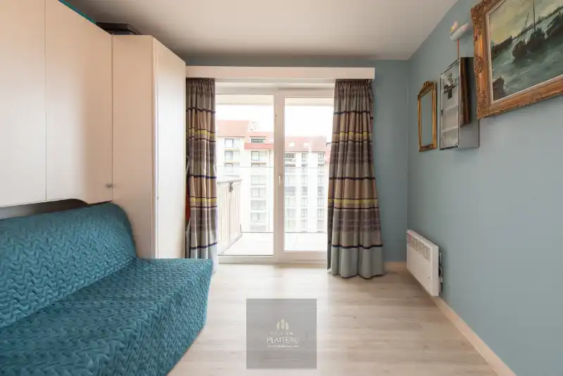 Ruim doorloop-appartement met 2 slaapkamers in de vernieuwde residentie Scorpio op de zeedijk te Nieuwpoort-Bad. foto 22