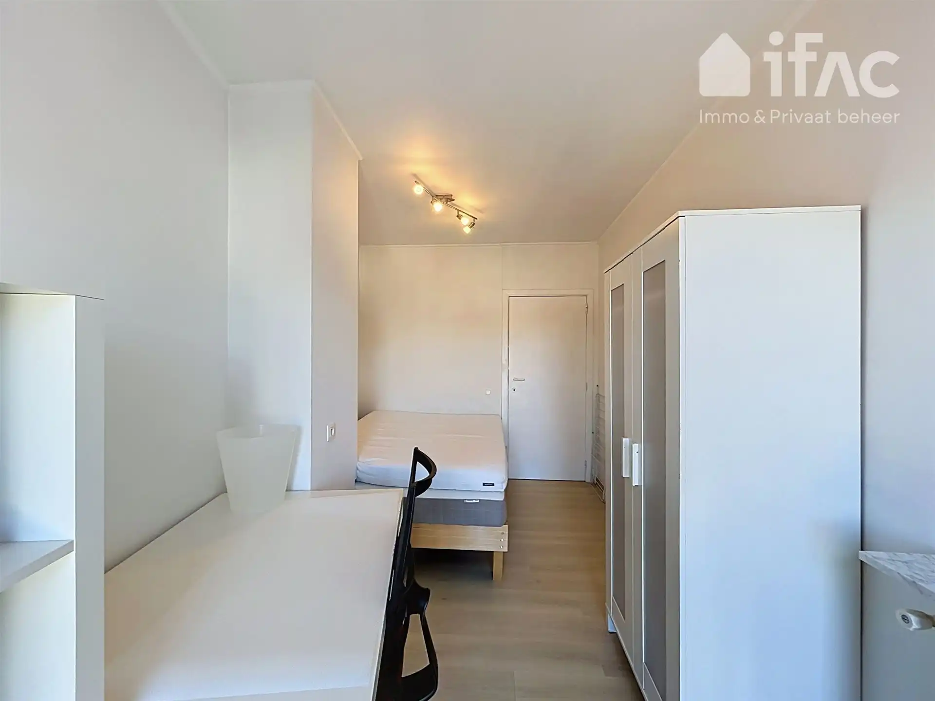 Uitstekend gelegen en gemeubeld 1 slaapkamer appartement foto 9