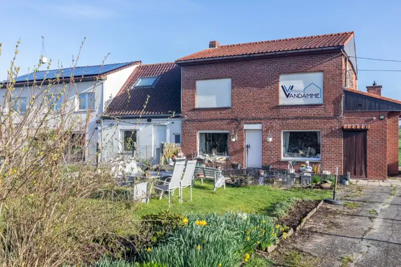 Landelijk gelegen, volledig te renoveren halfopen woning op 1823m². foto 3