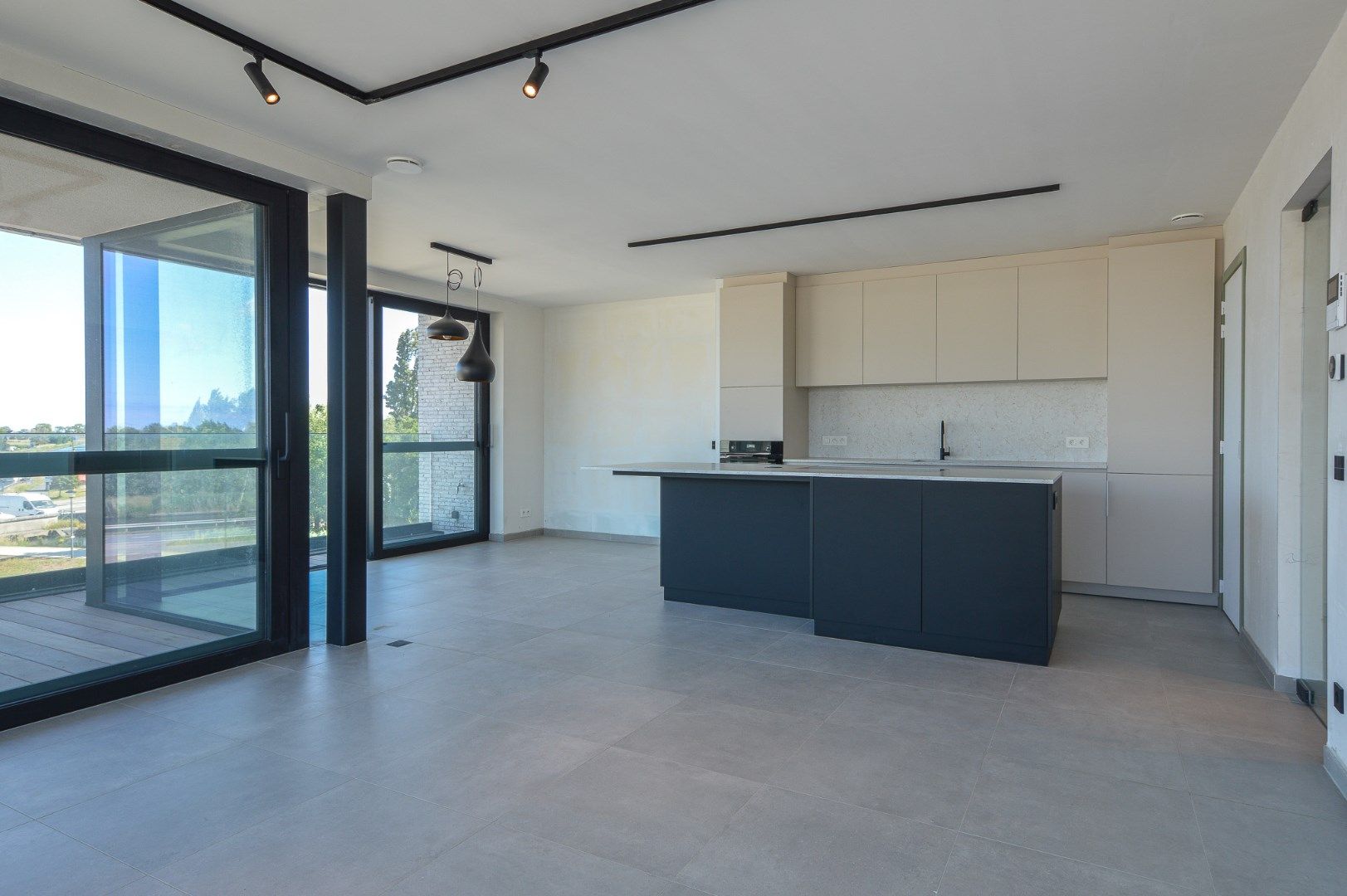 Luxueus nieuwbouwappartement te Oudenburg met 2 slaapkamers + garagebox foto {{pictureIndex}}