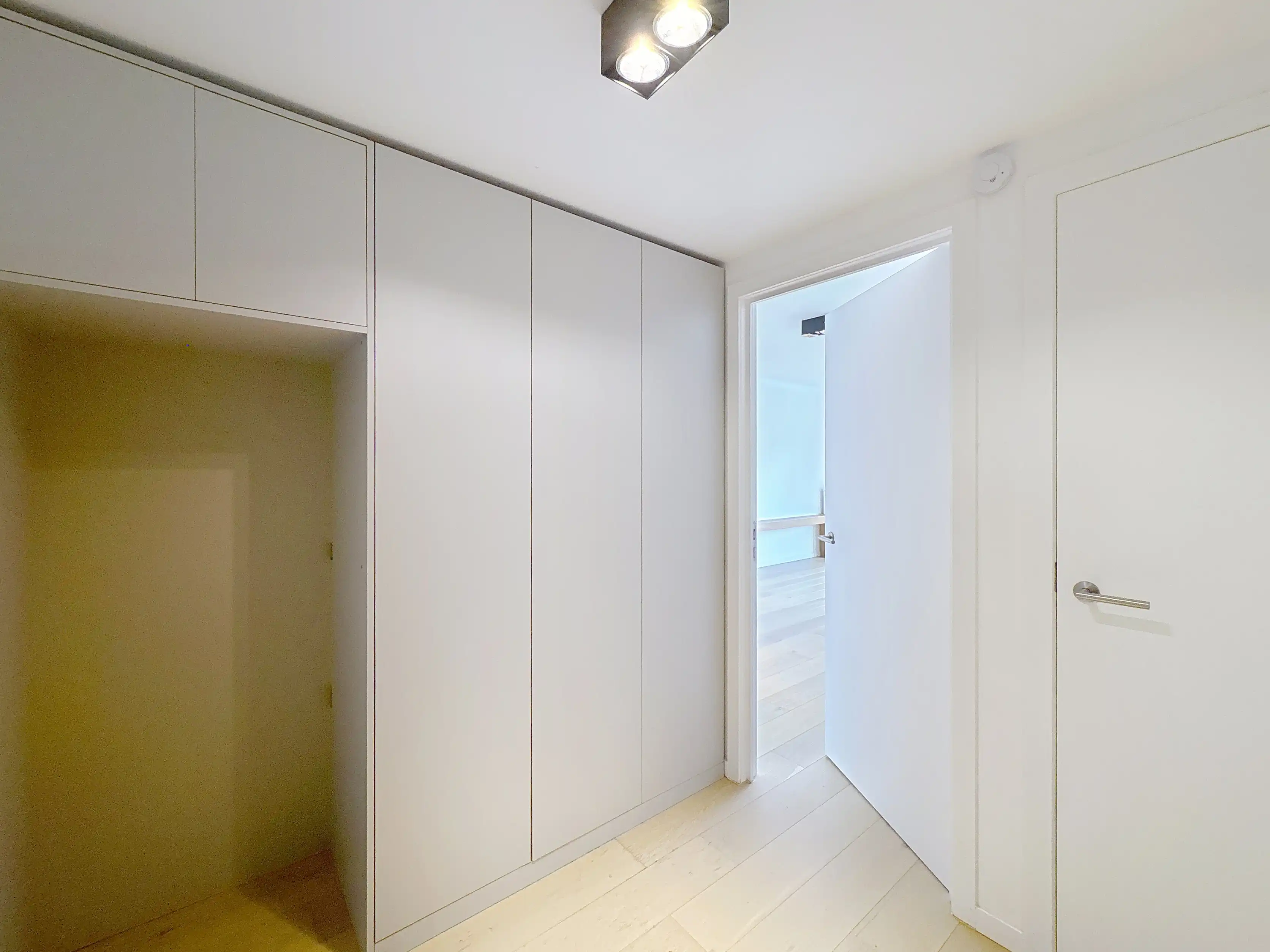 Recent 1-slpk appartement met kanaalzicht + parking, Brussel foto 10