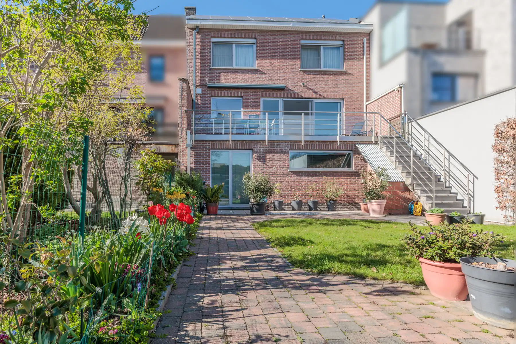 Ruime woning met praktijkruimte foto {{pictureIndex}}