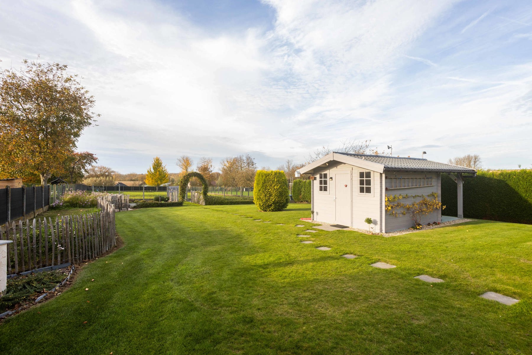 Instapklare bungalow met 3 slaapkamers en ruime tuin. foto 25