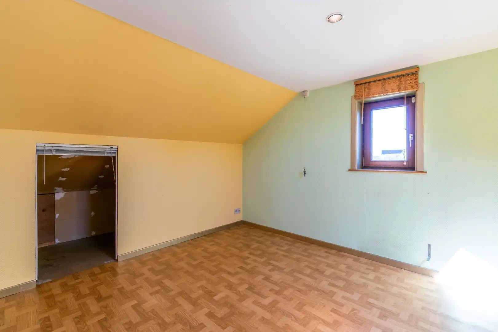 Een ruime (250m²), te moderniseren villa!! foto 15