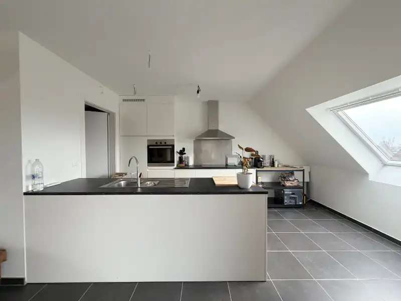 ENERGIEZUINIG DAKAPPARTEMENT MET TWEE SLAAPKAMERS EN GARAGE TE HUUR foto 5