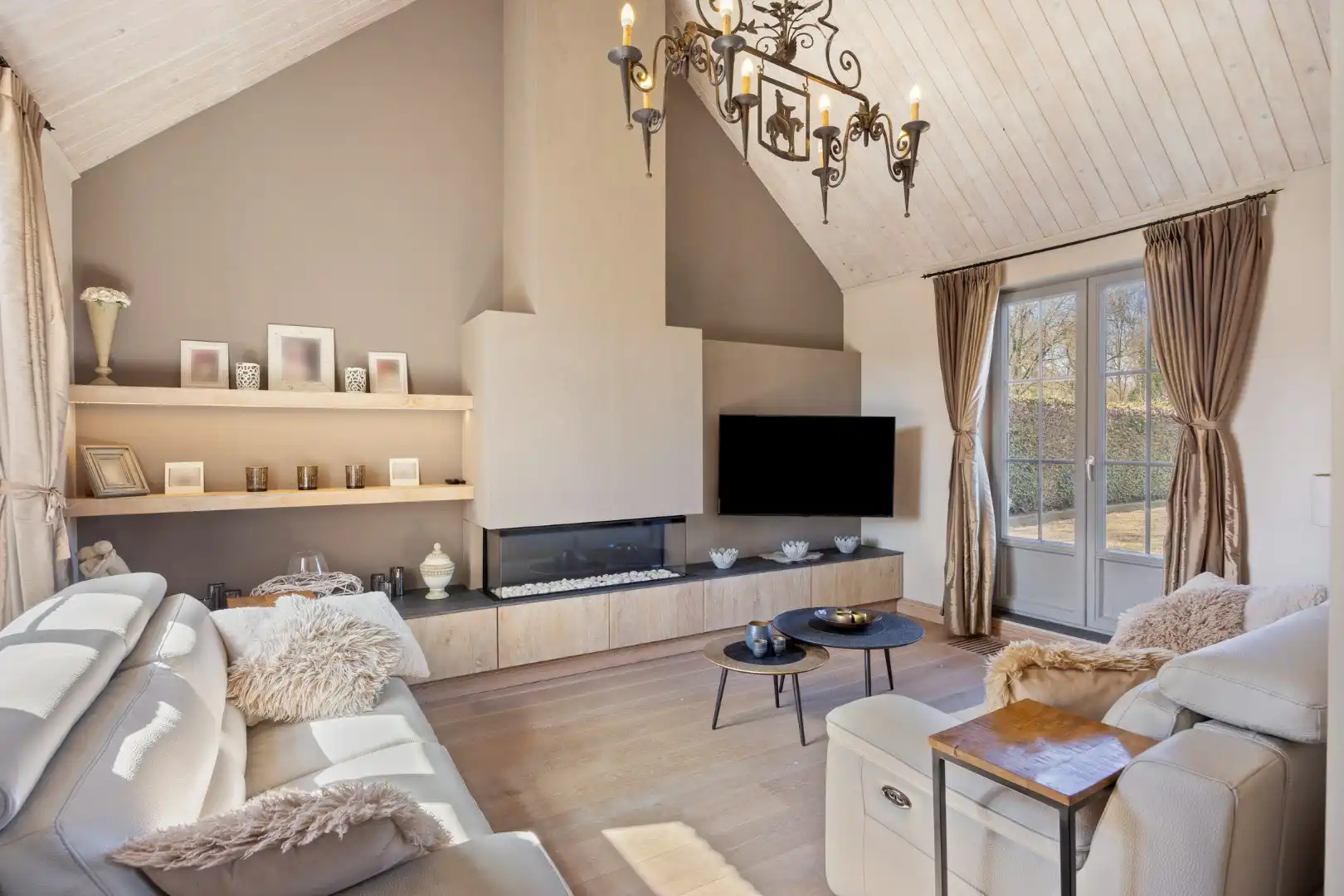 Landelijke woning met 3 slpks en poolhouse, rustig gelegen op 780 m² te Beverlo ! foto 4