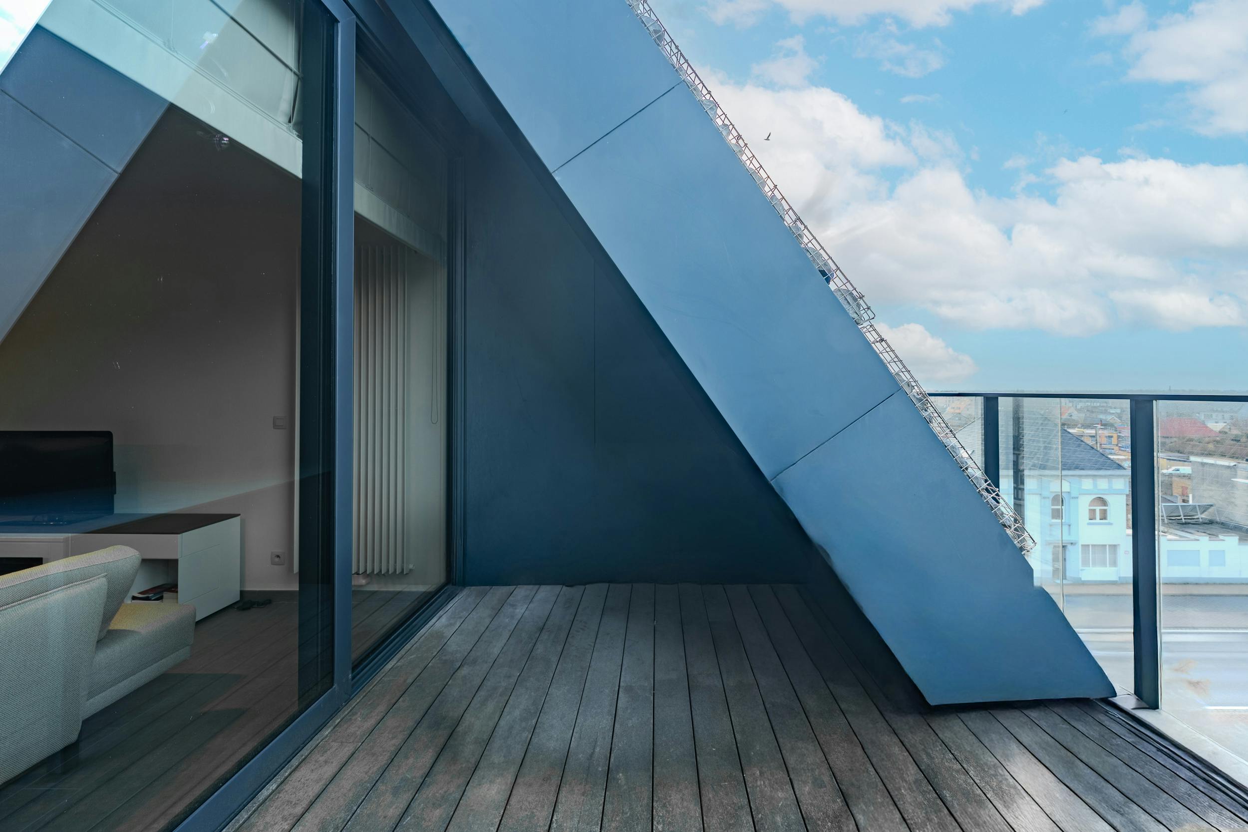 Recent twee slaapkamer appartement op absolute topligging! foto 6