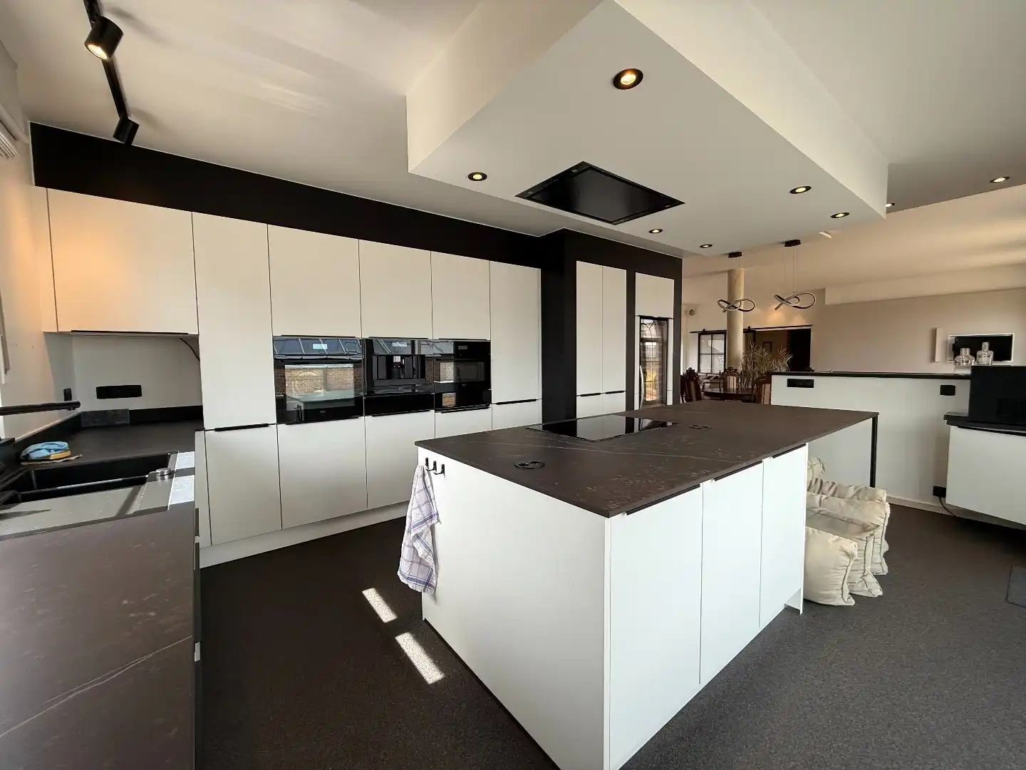 Riant en bemeubeld appartement met 5 slpks en daktuin in Balen-centrum ! foto 13