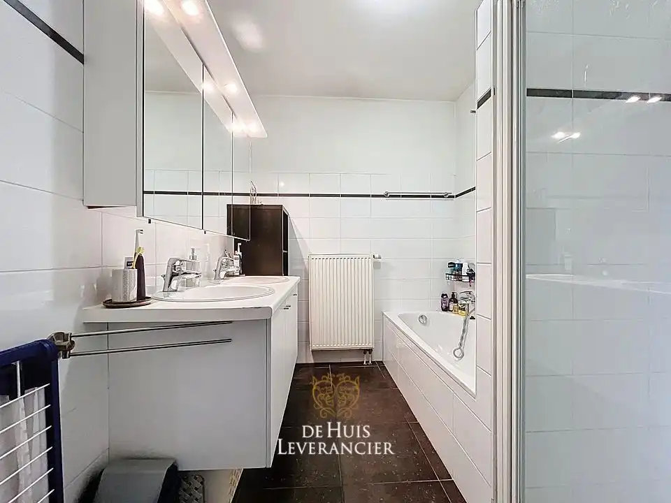 Lichtrijk en instapklaar appartement (100 m²) met zonnig terras in Molenveld Edegem! foto 23