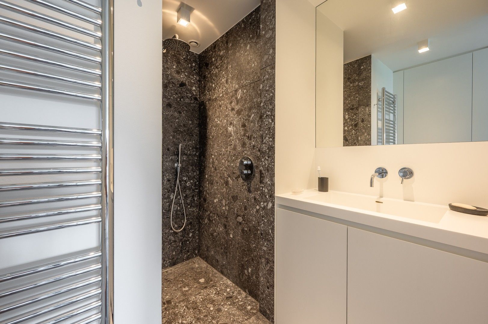 Hedendaags, instapklaar zuidgericht appartement, rustig gelegen in het Zoute. foto 20