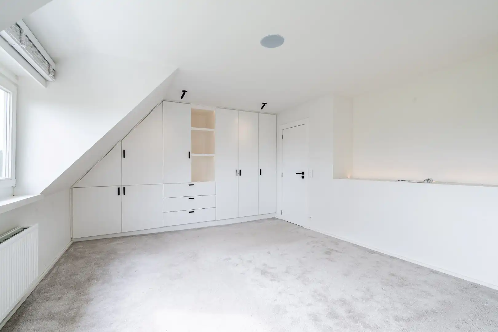 Exclusieve karaktervolle woning op een enorm perceel met 4 slaapkamers, super grote tuin met prachtig zicht op de polders foto 18