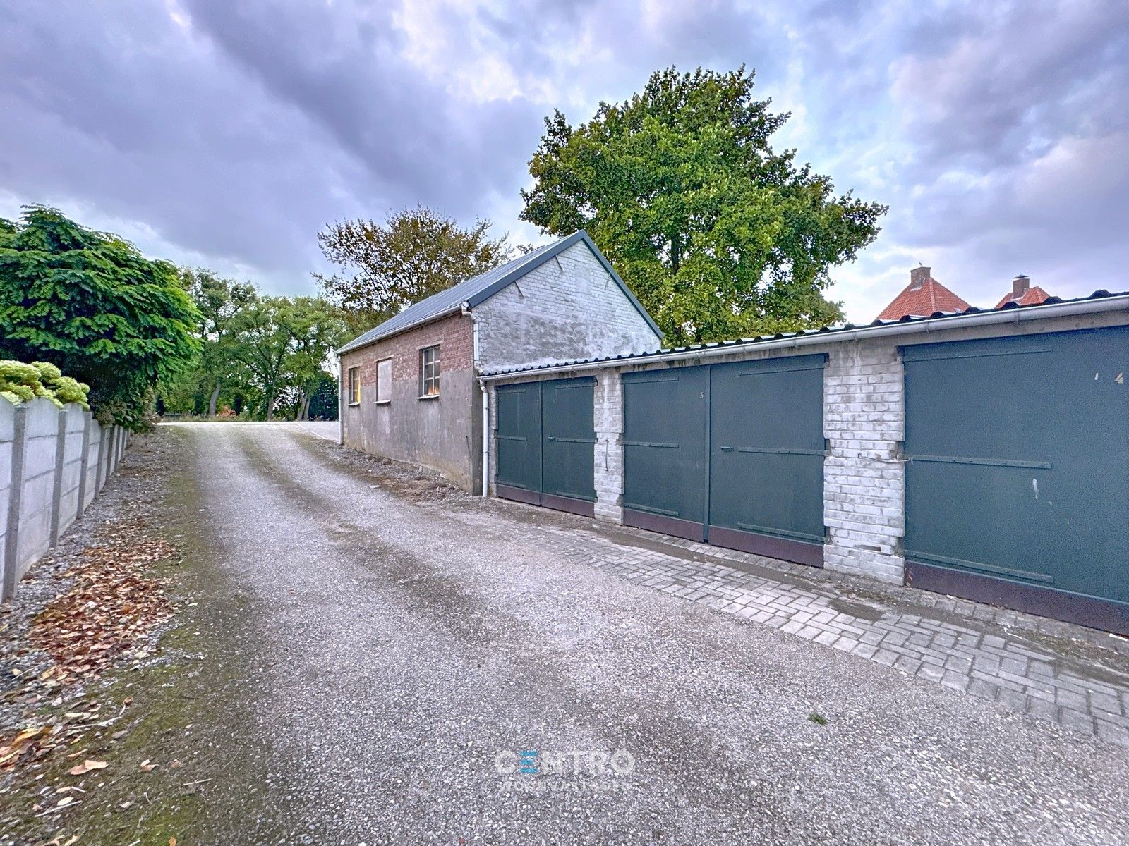 RUIME garage op INTERESSANTE ligging te Sluis! foto 2