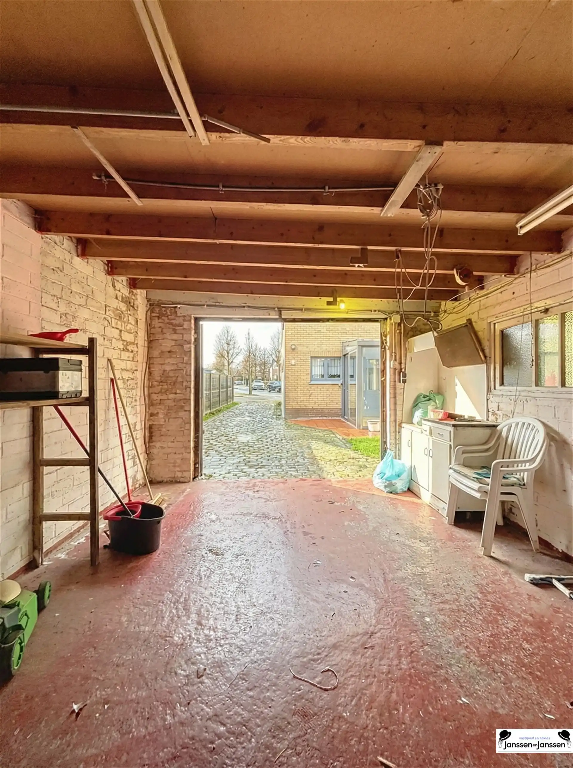 Ruime woning met 3 slaapkamers en aparte garage foto 25