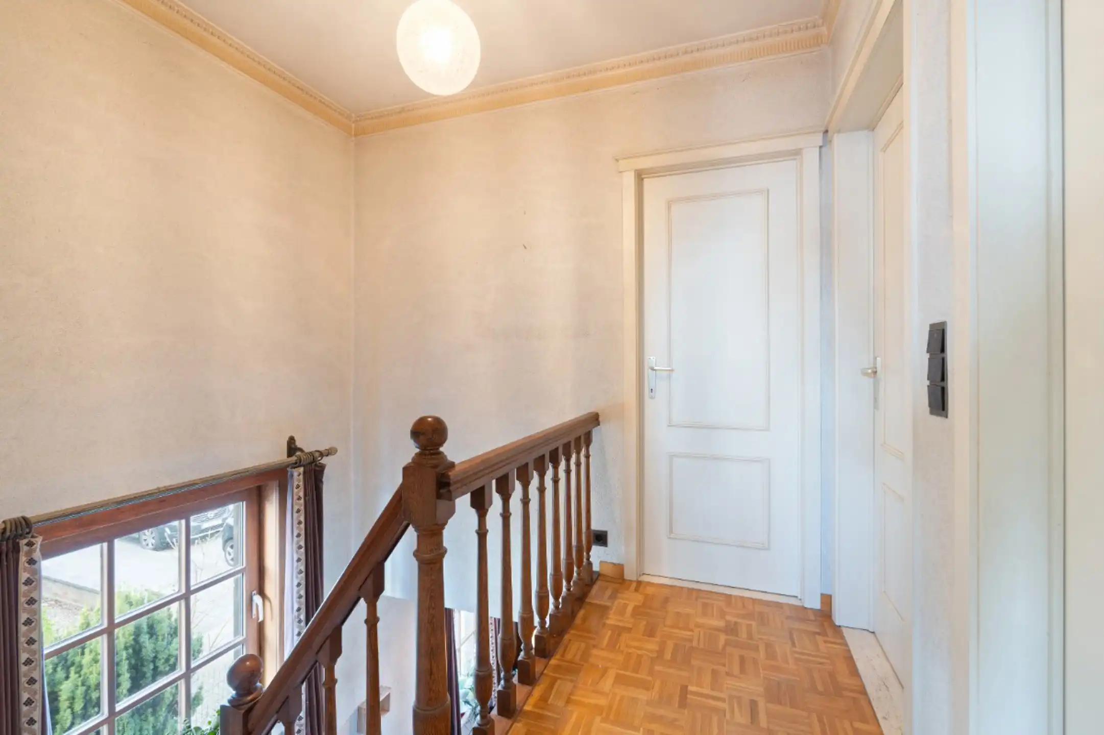 Centraal gelegen burgerwoning met garage en ruime tuin foto 15