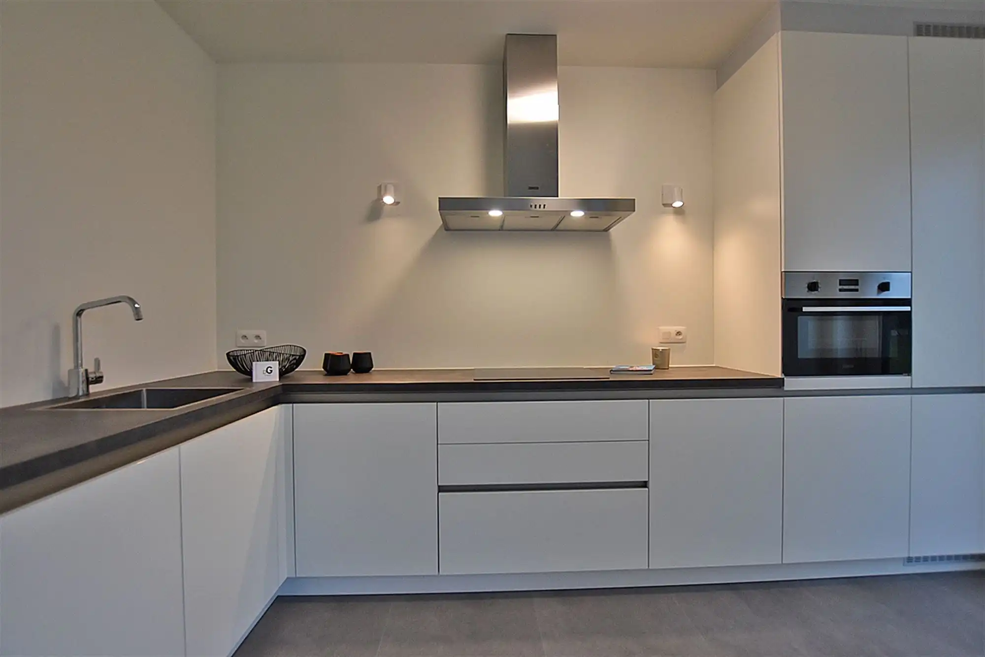 Instapklare WONING met 3 slaapkamers, tuin / terras & carport, gelegen in een rustige, kindvriendelijke buurt foto 9