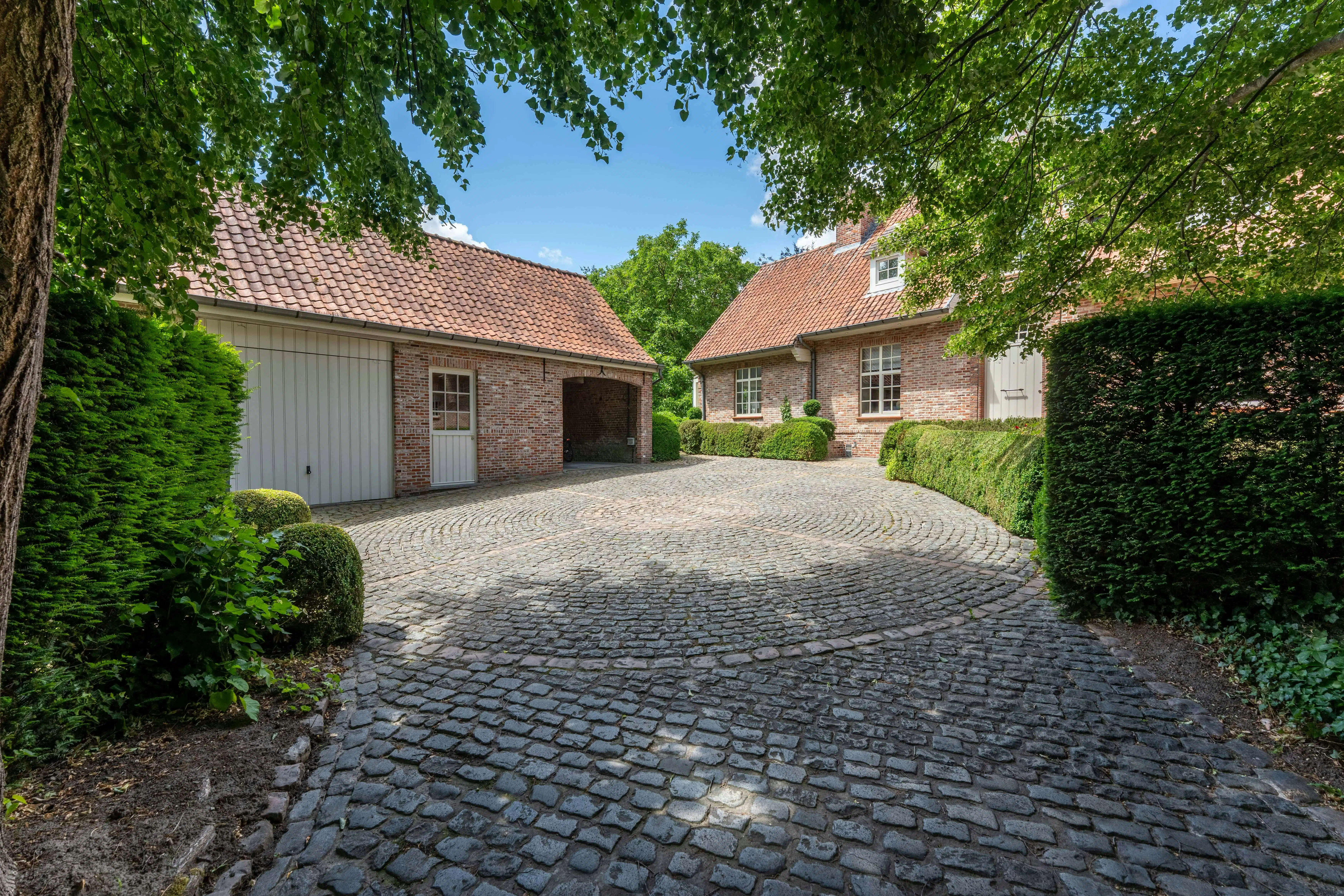 Mooi gelegen landhuis in hoevestijl te koop in Marke foto 3
