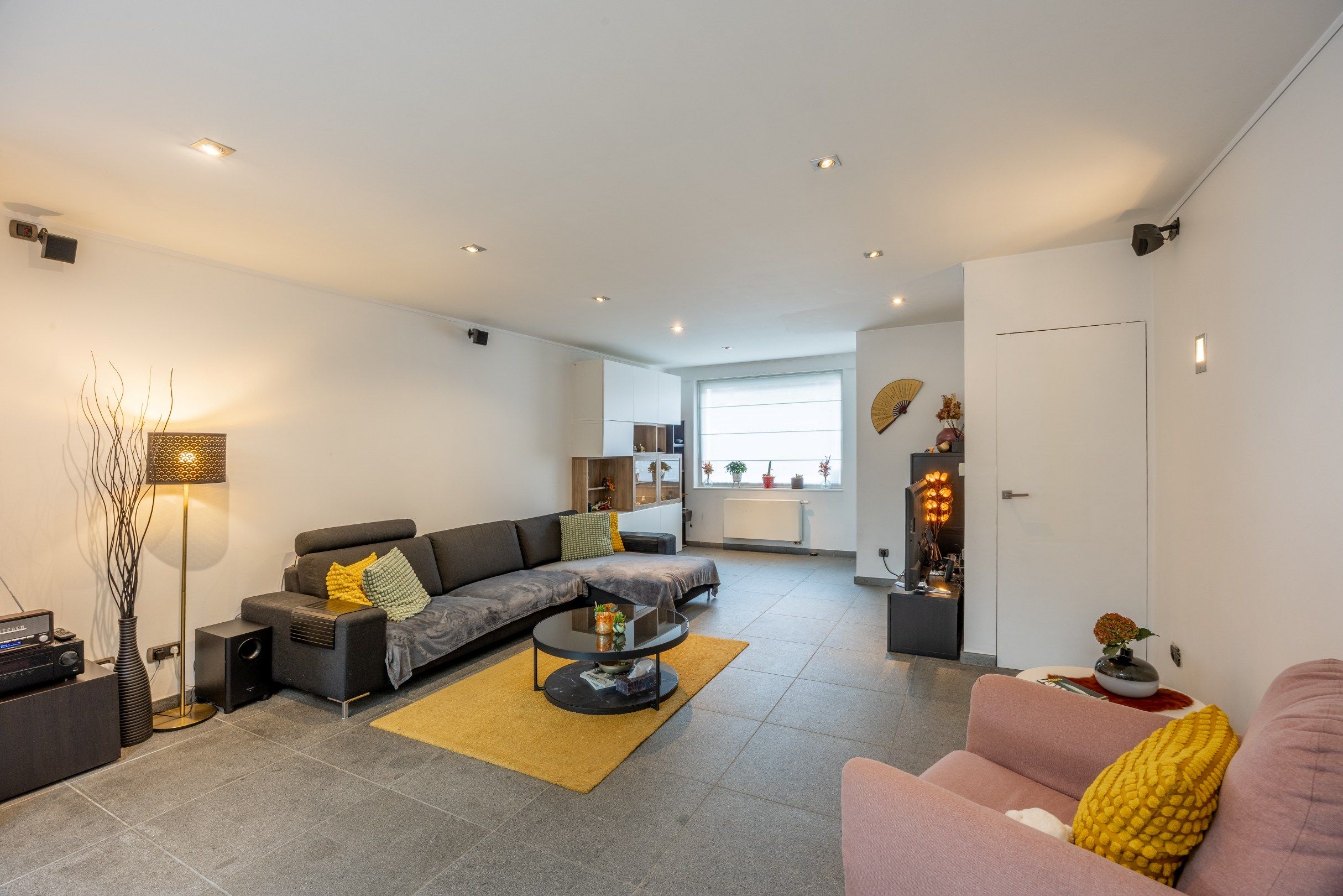 GERENOVEERDE WONING MET TUIN EN UITWEG foto 3