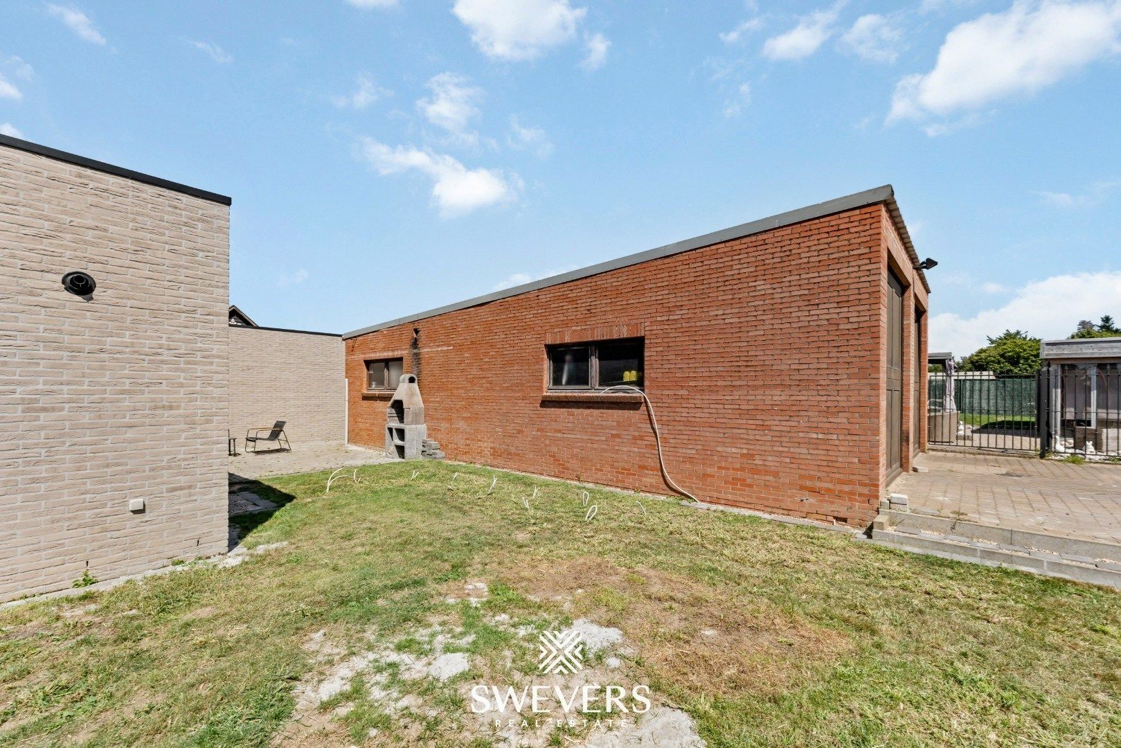 Instapklare, volledig gerenoveerde woning met zonnige tuin en grote garage foto 29