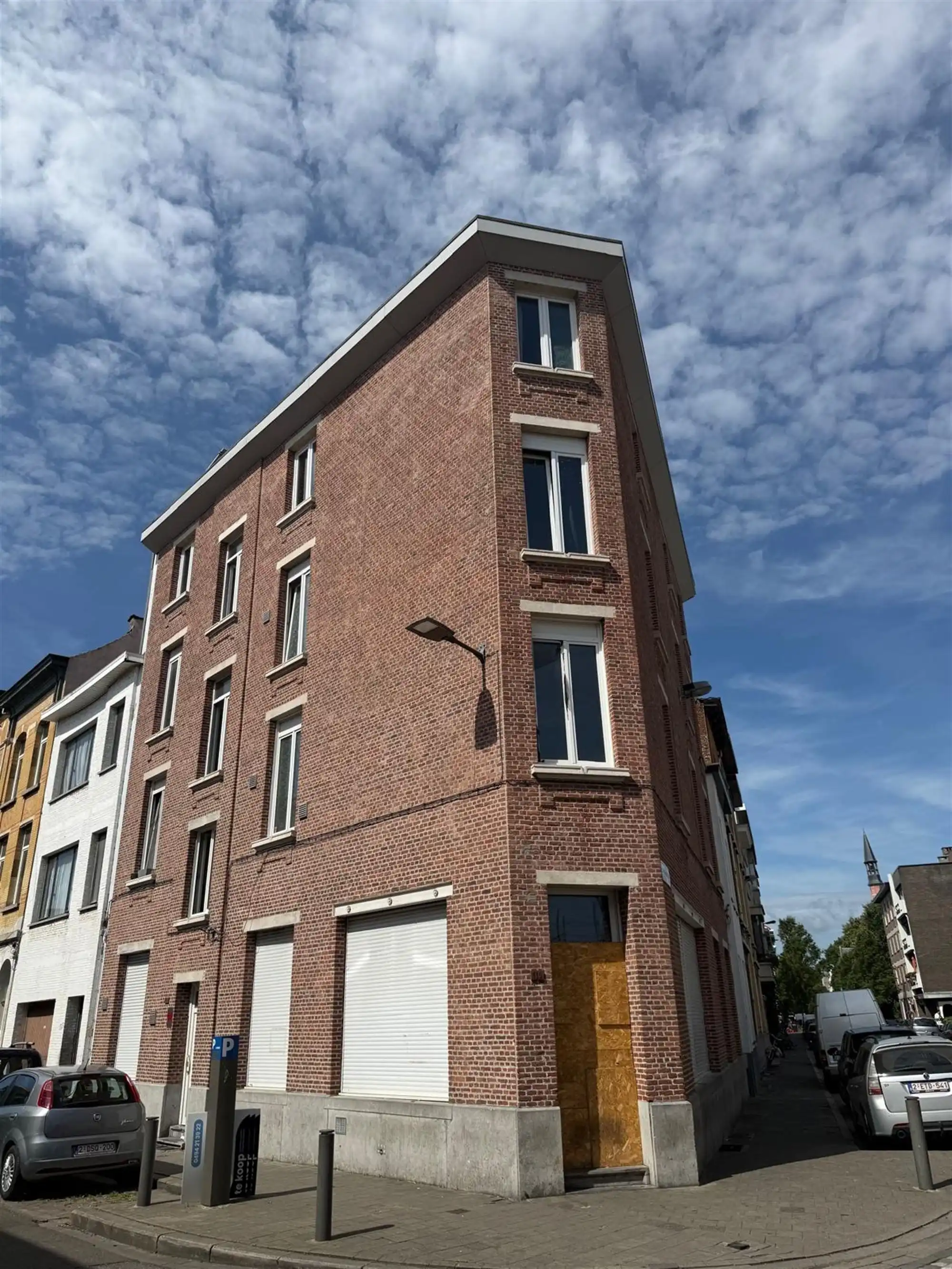 Op te frissen opbrengsteigendom op interessante locatie! foto {{pictureIndex}}