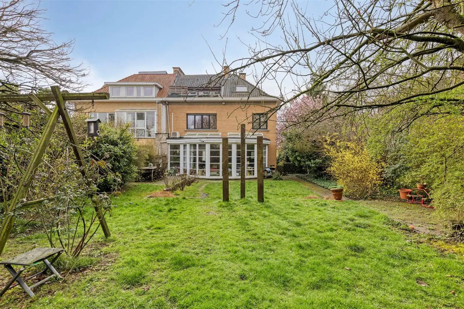 Gelijkvloers appartement (159m²) met prachtige tuin foto {{pictureIndex}}