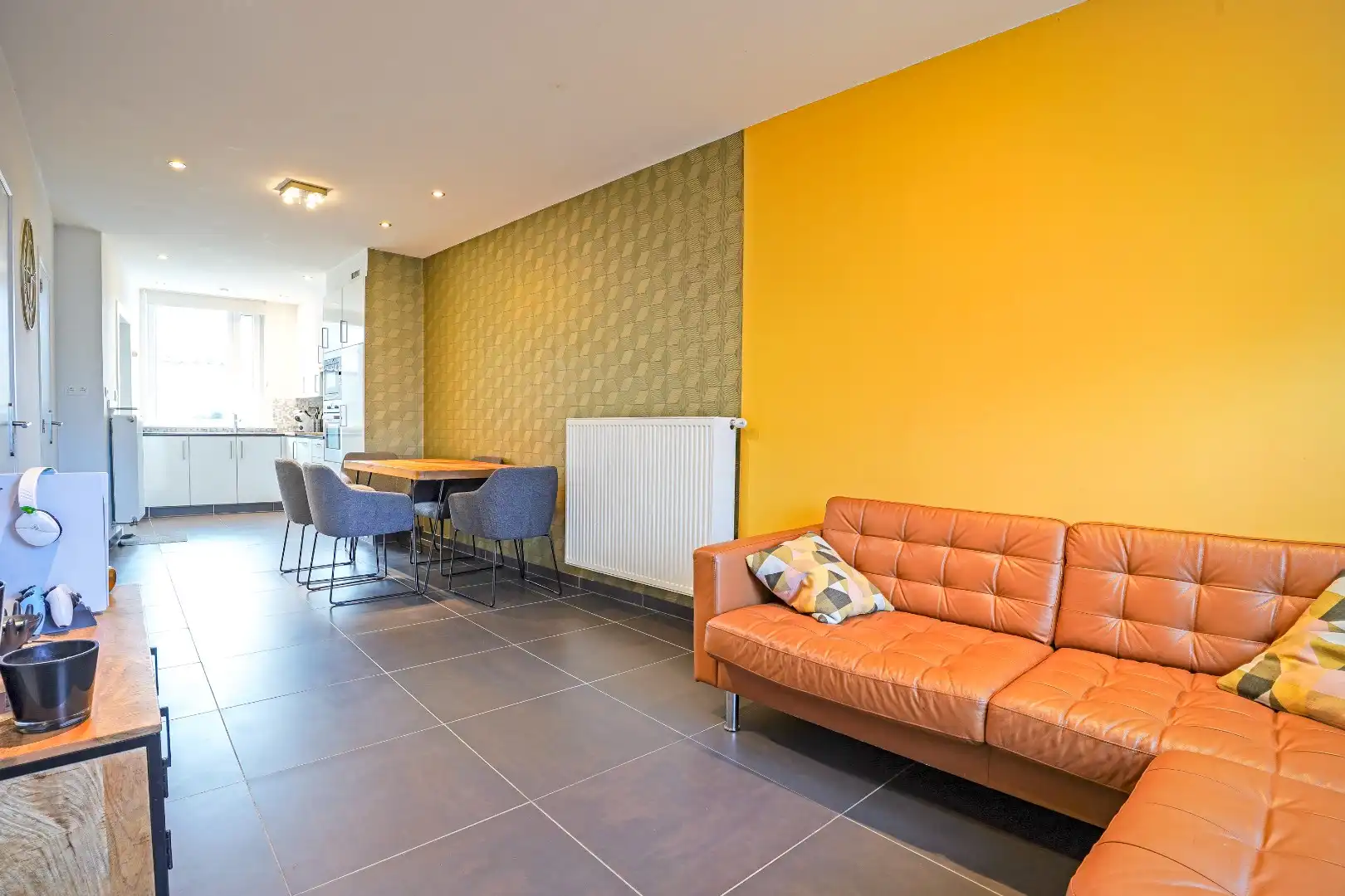 Charmante rijwoning met 3 slaapkamers te centrum Veurne (Petit Paris). foto 2