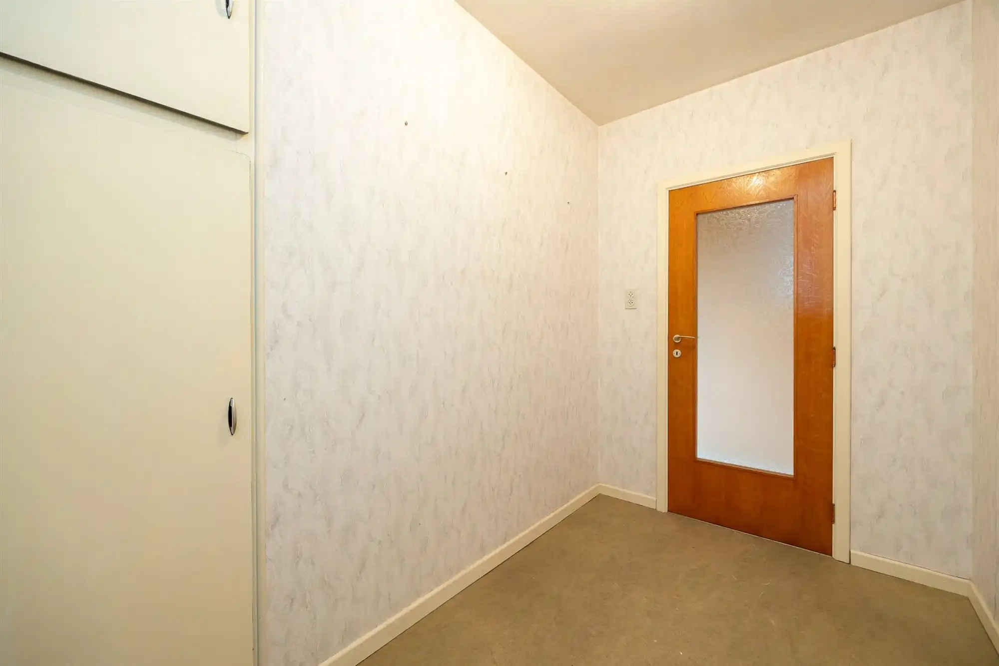 Te renoveren rijwoning met garage en tuin foto 16