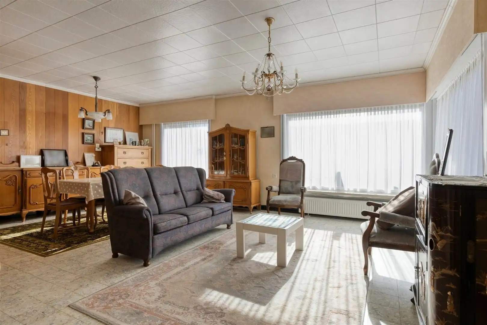 Rustig gelegen open bebouwing met grote garage en 3 slaapkamers op een perceel van 500 m². foto 4