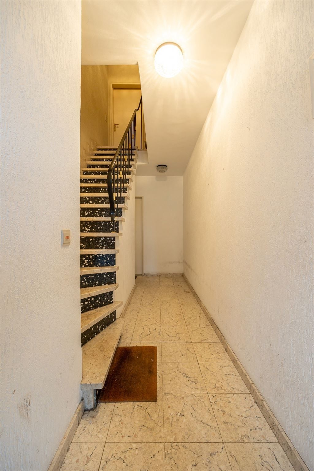 Op te frissen appartement met groot zonnig terras  foto 15