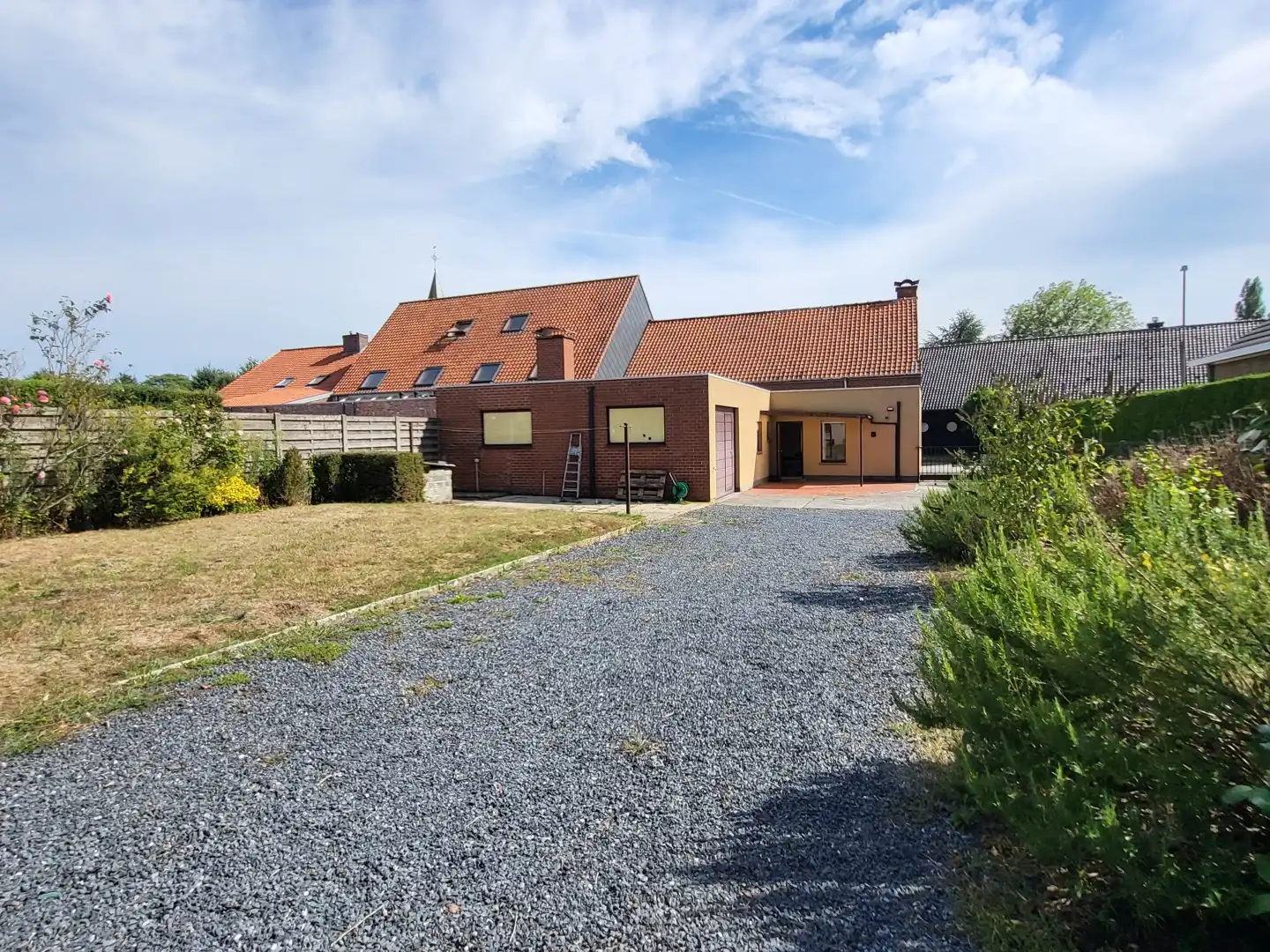 Karaktervolle eigendom met uitzonderlijk potentieel, paardenstal en 2 ruime garages op 2.550 m², met 248 m² bewoonbare oppervlakte. foto 12