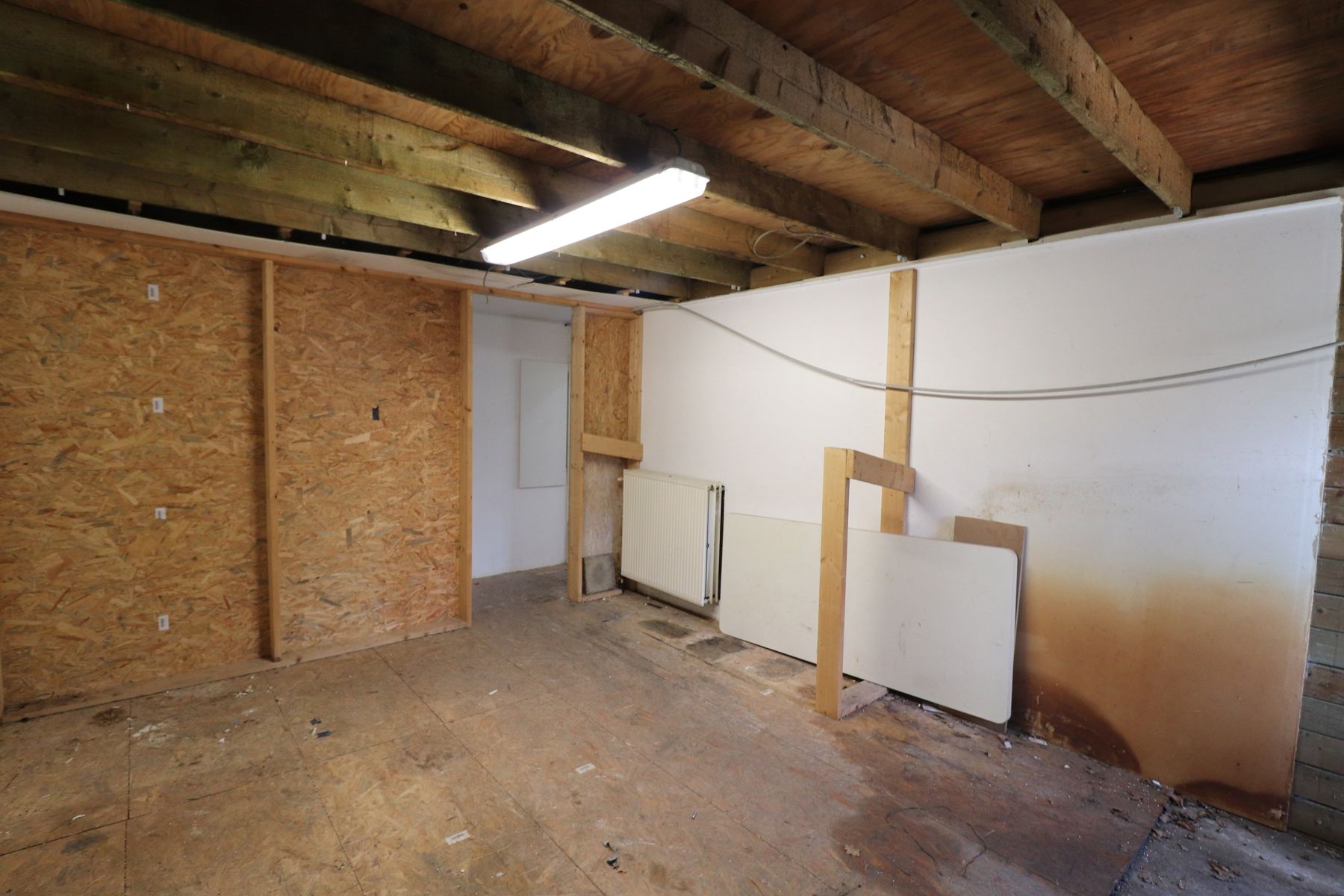 Een werkhuis-opslag-toonzaalruimte links vooraan van 175 m². foto 16