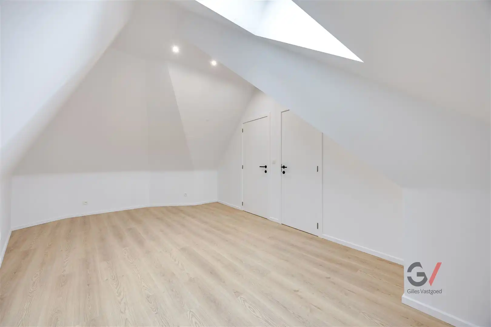 Gerenoveerde woning foto 25