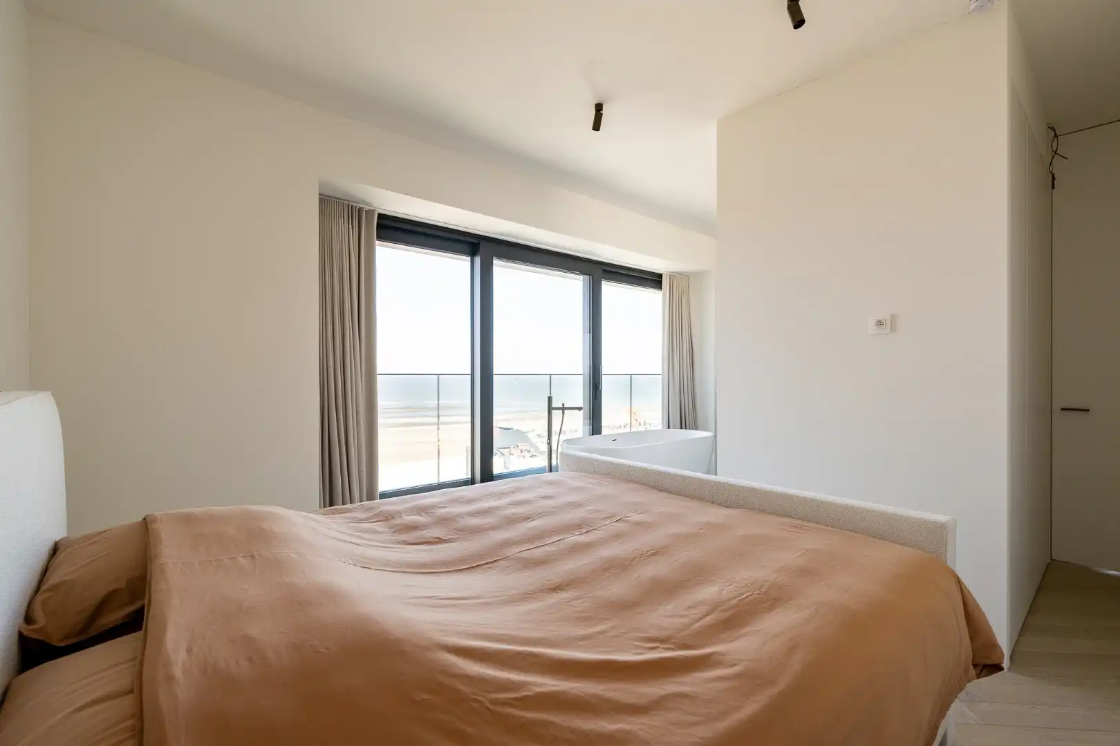 Eén van de hoogsgelegen appartementen van Knokke-Heist met magnifieke zichten foto 19