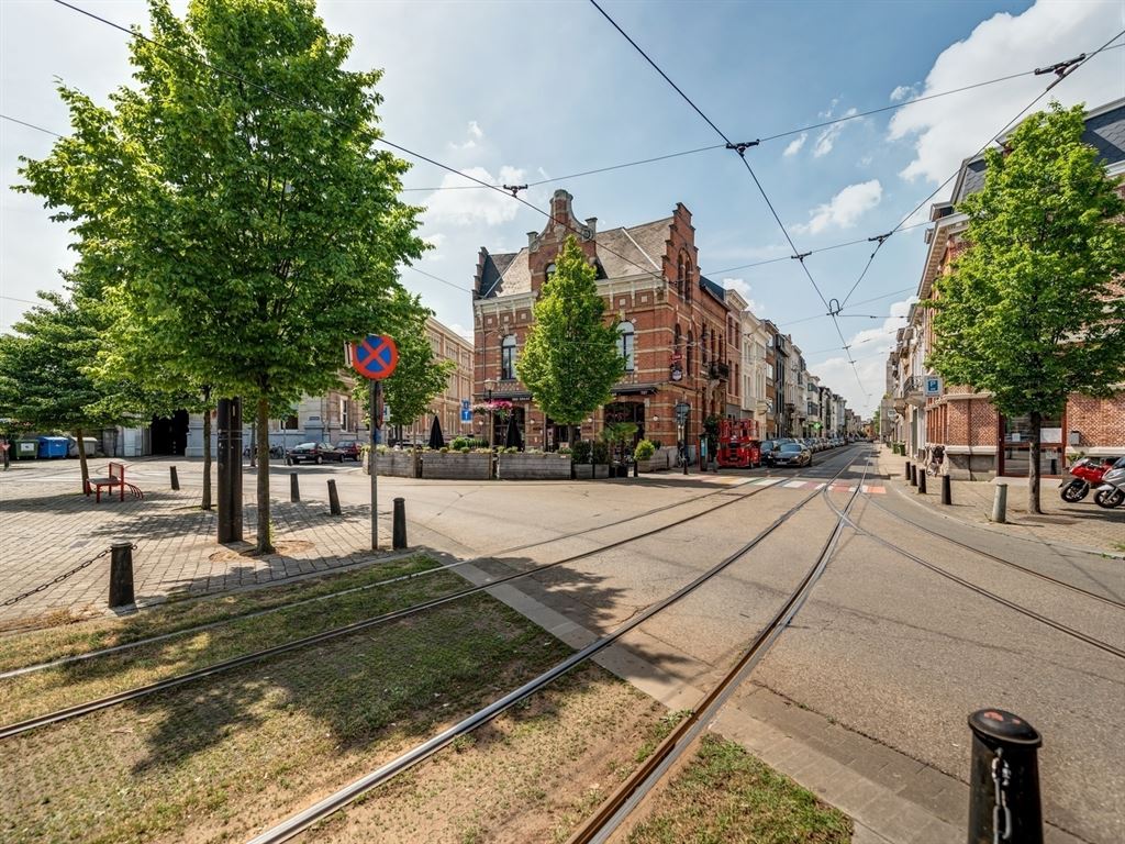 Licht op te frissen appartement vlakbij Draakplaats foto 16