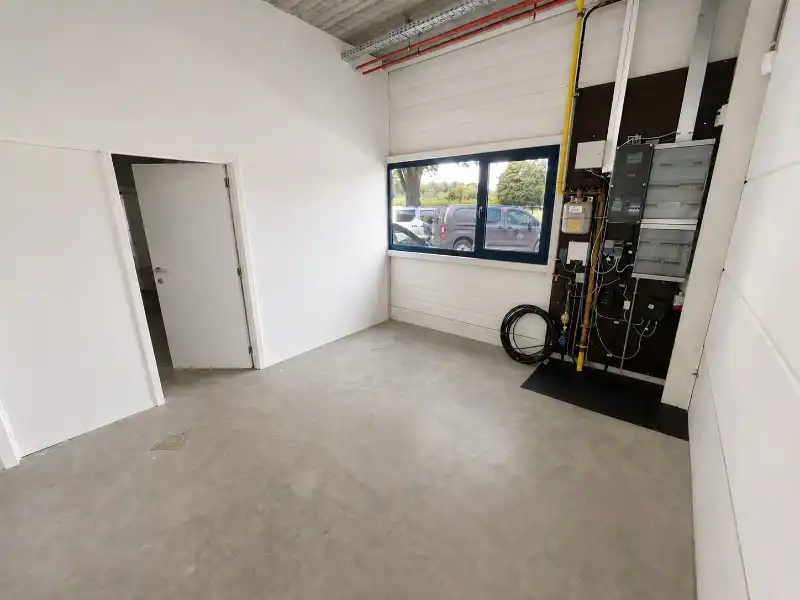 KMO-unit met appartement/kantoor te huur foto 5