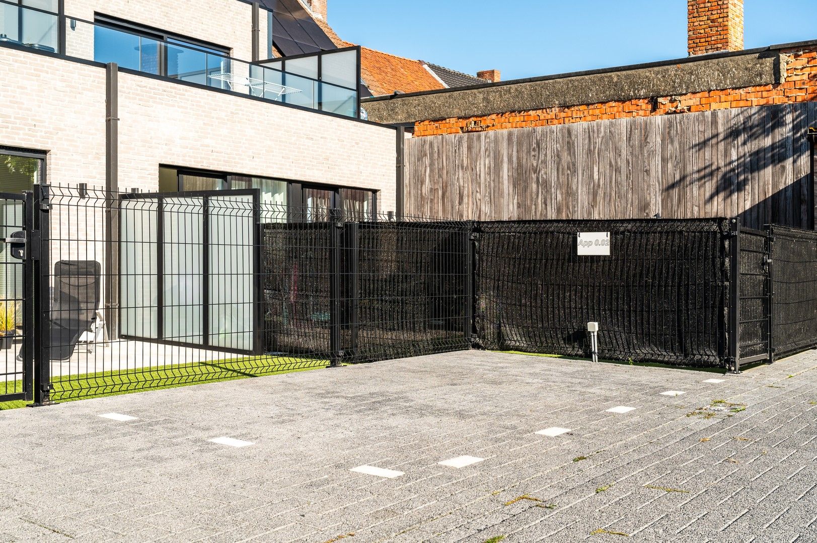 Stijlvol gelijkvloers appartement met tuin en autostaanplaats foto 13