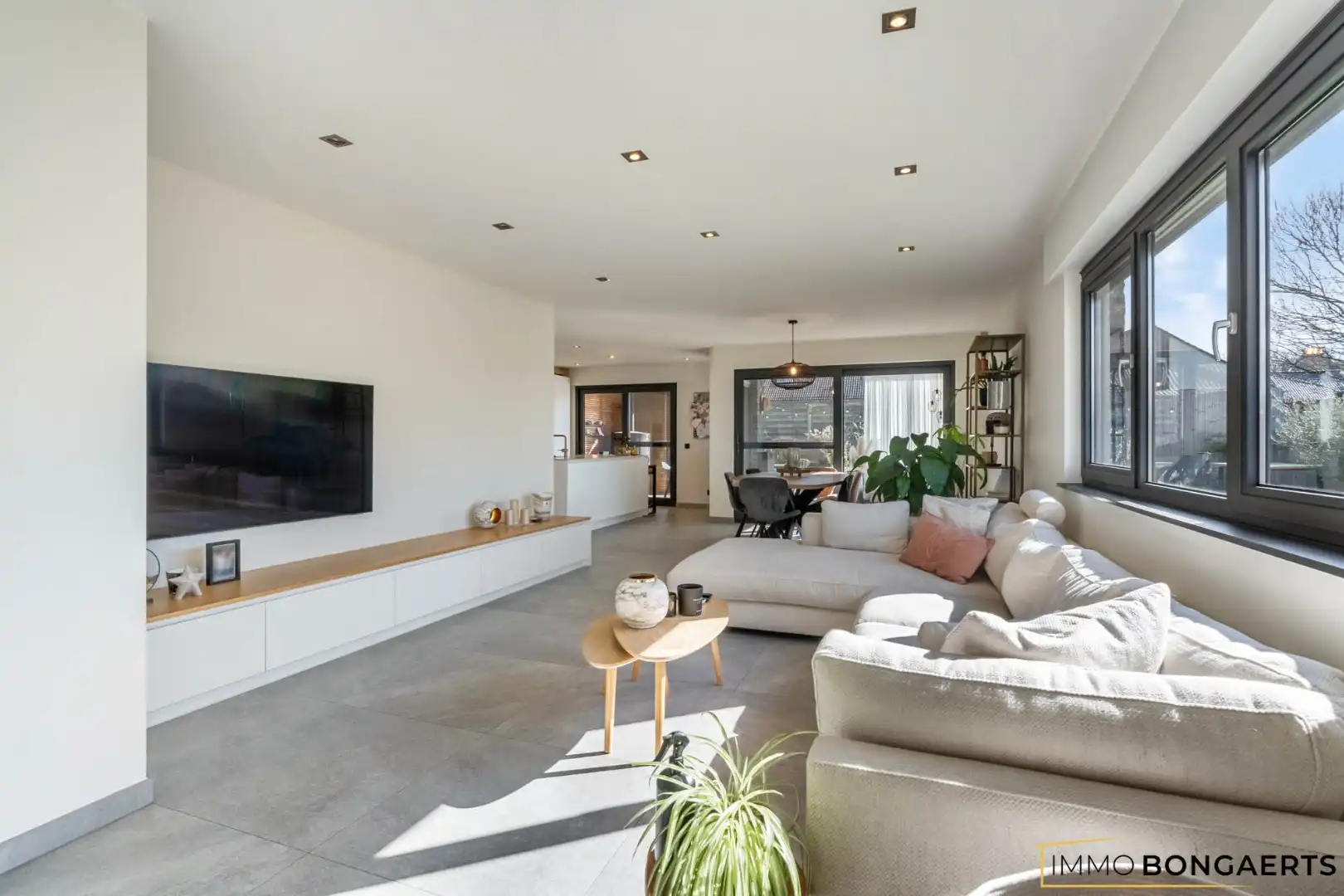 Energiezuinige woning met zwembad op rustige ligging in As foto 5