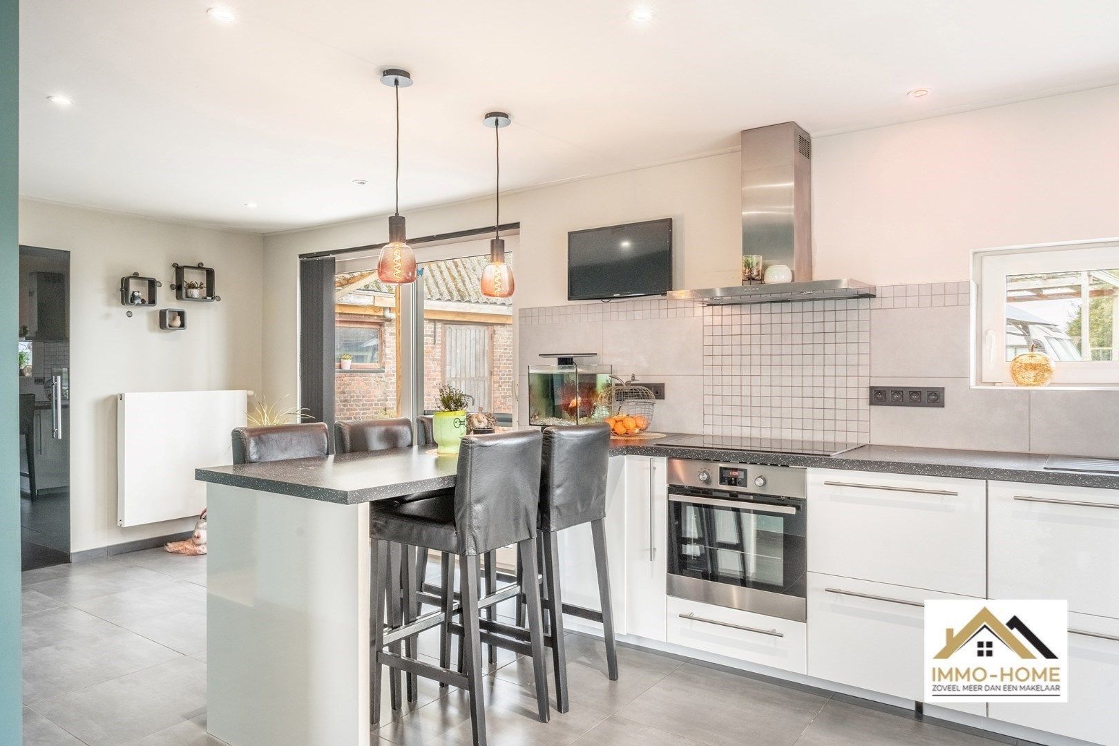 Ruime gerenoveerde woning met ruime grond!  foto 6
