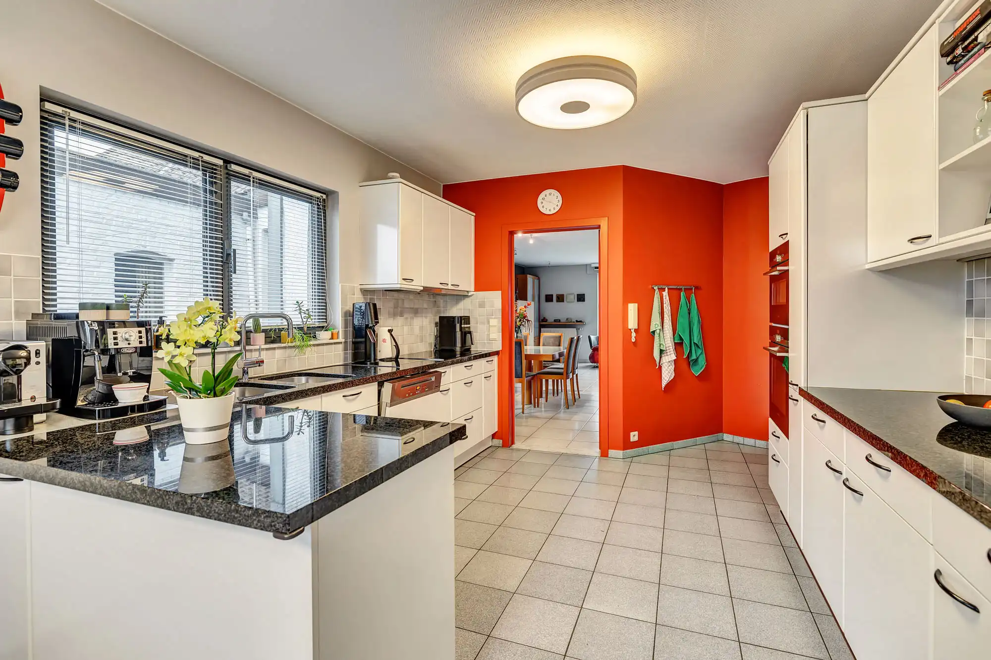 Unieke combinatie van wooncomfort, atelier en tuin foto 10