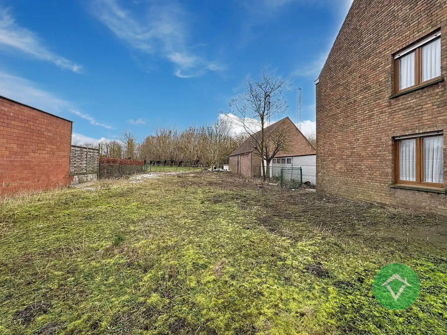 Alleenstaande woning met naastliggend stuk bouwgrond en weide te Eernegem foto 12