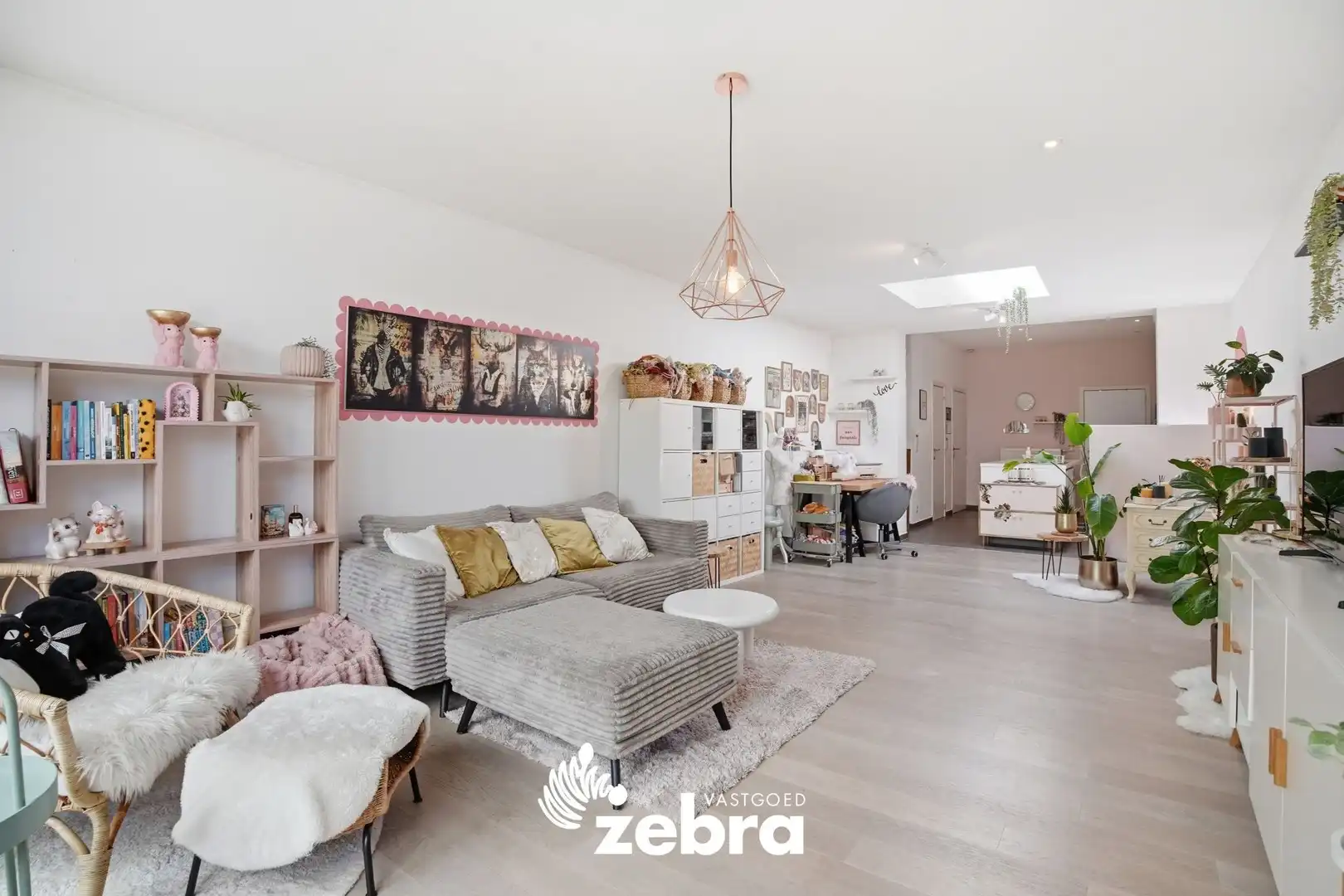 Instapklare, volledig gerenoveerde woning in Tielt met tuin, terras en uitweg! foto {{pictureIndex}}