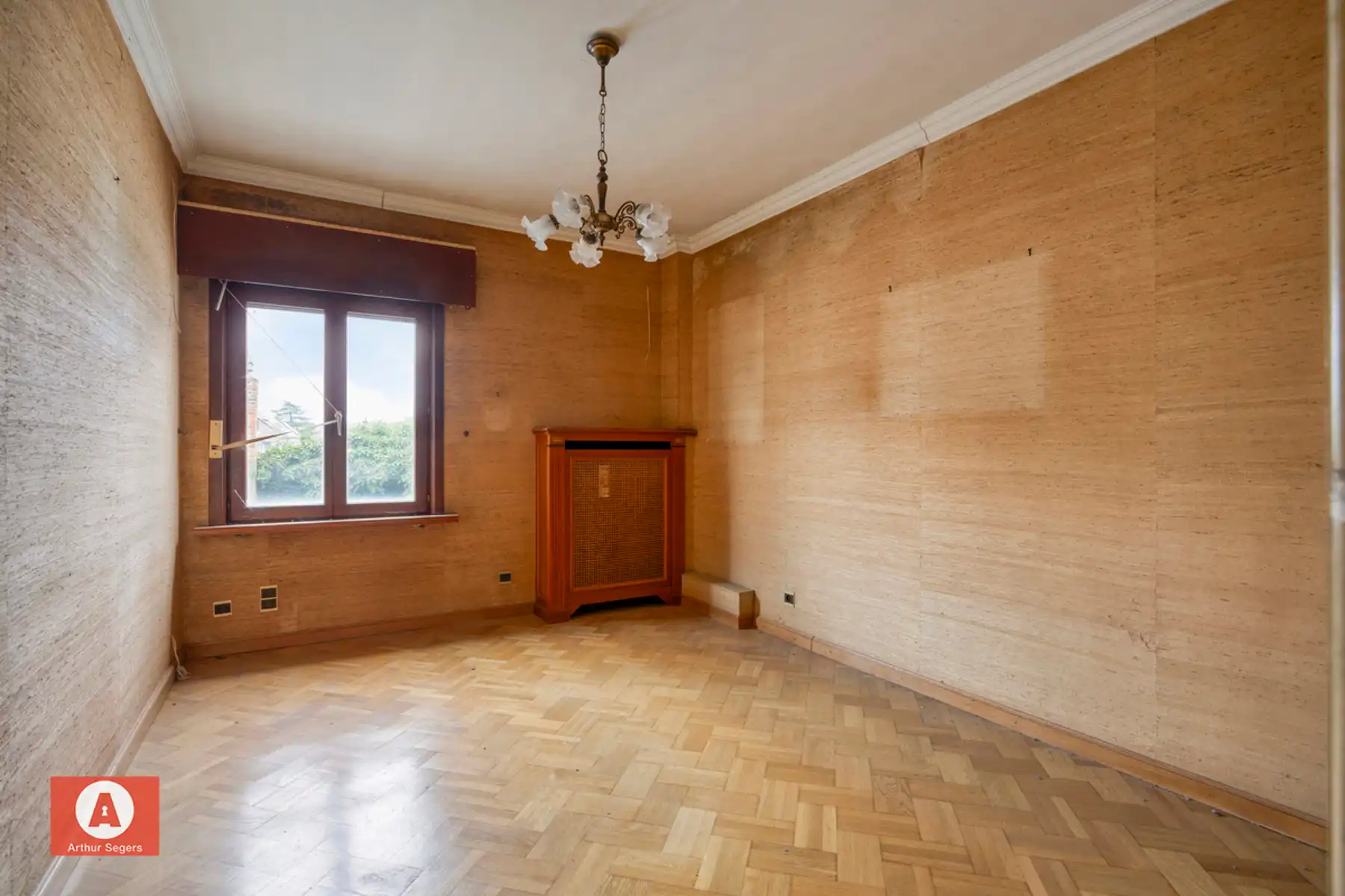 Te renoveren Handelshuis met woonst en inpandige garage.  foto 17