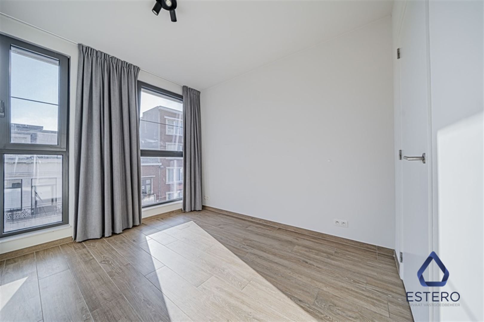 Modern 1-slaapkamerappartement met zonnig terras foto 7