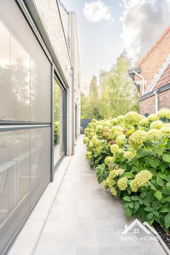 Jonge recente woning met heel veel volume! foto 27