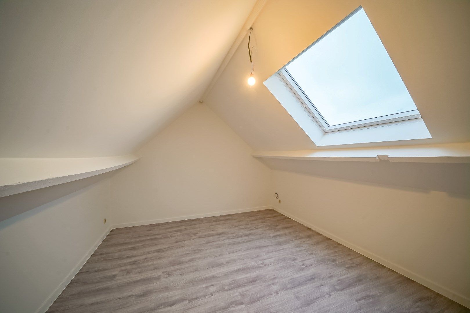 Totaal gerenoveerde woning te Huur in Zandvoorde met 3 slaapkamers en tuintje foto 20